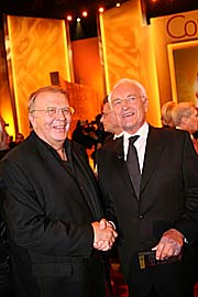 Wilhelm Genazino (li.) erhielt für „Mittelmäßiges Heimweh“ den  Belletristikpreis CORINE 2007 (Foto: MartiN Schmitz)